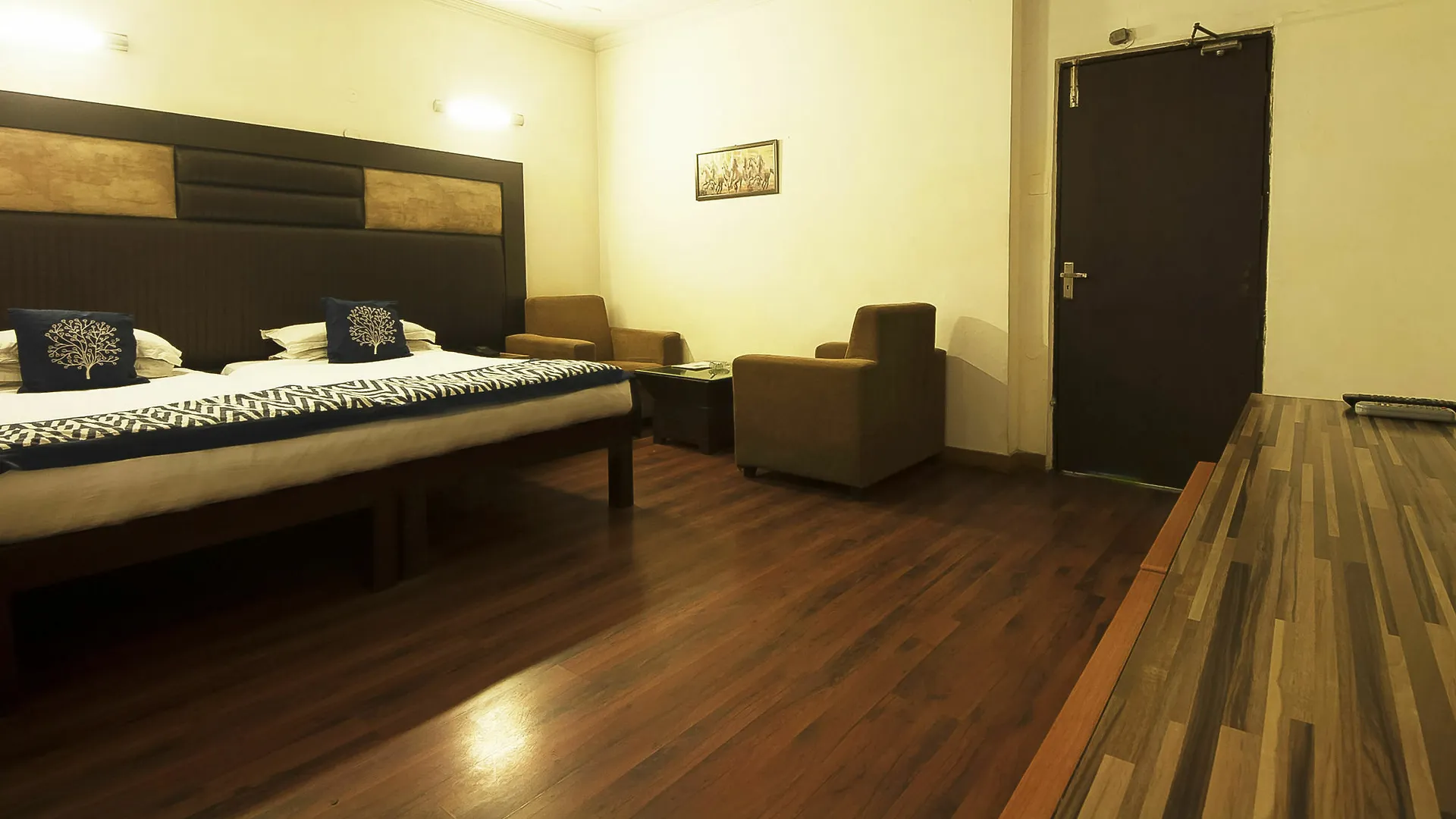 Golden Leaf Hotel New Delhi