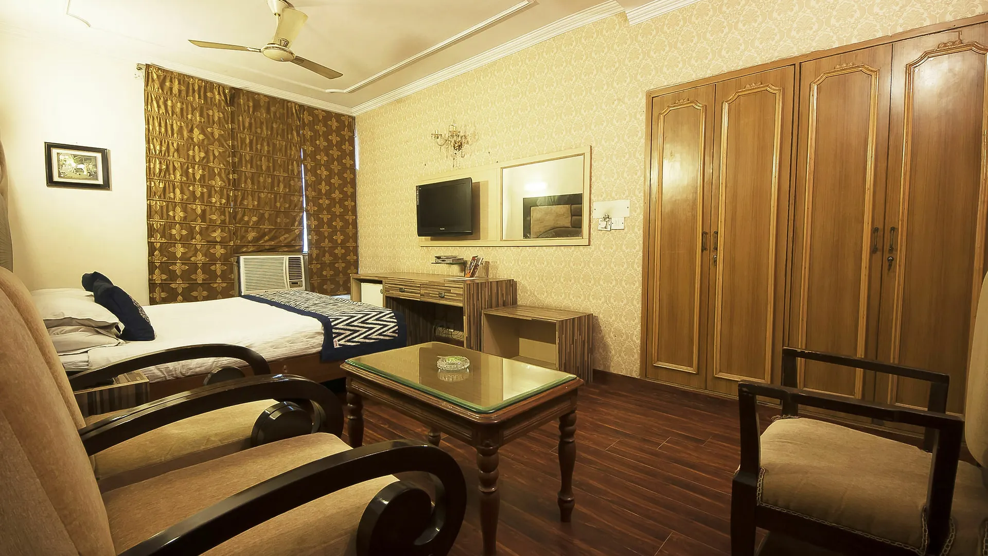 Golden Leaf Hotel New Delhi