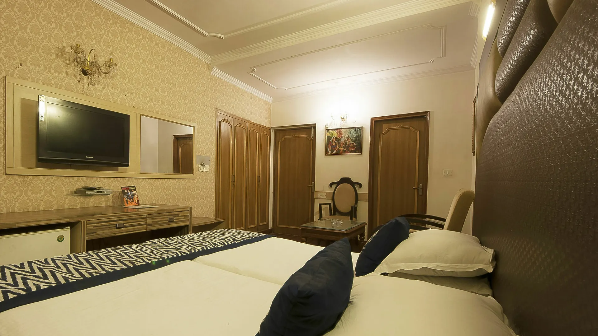 Golden Leaf Hotel New Delhi