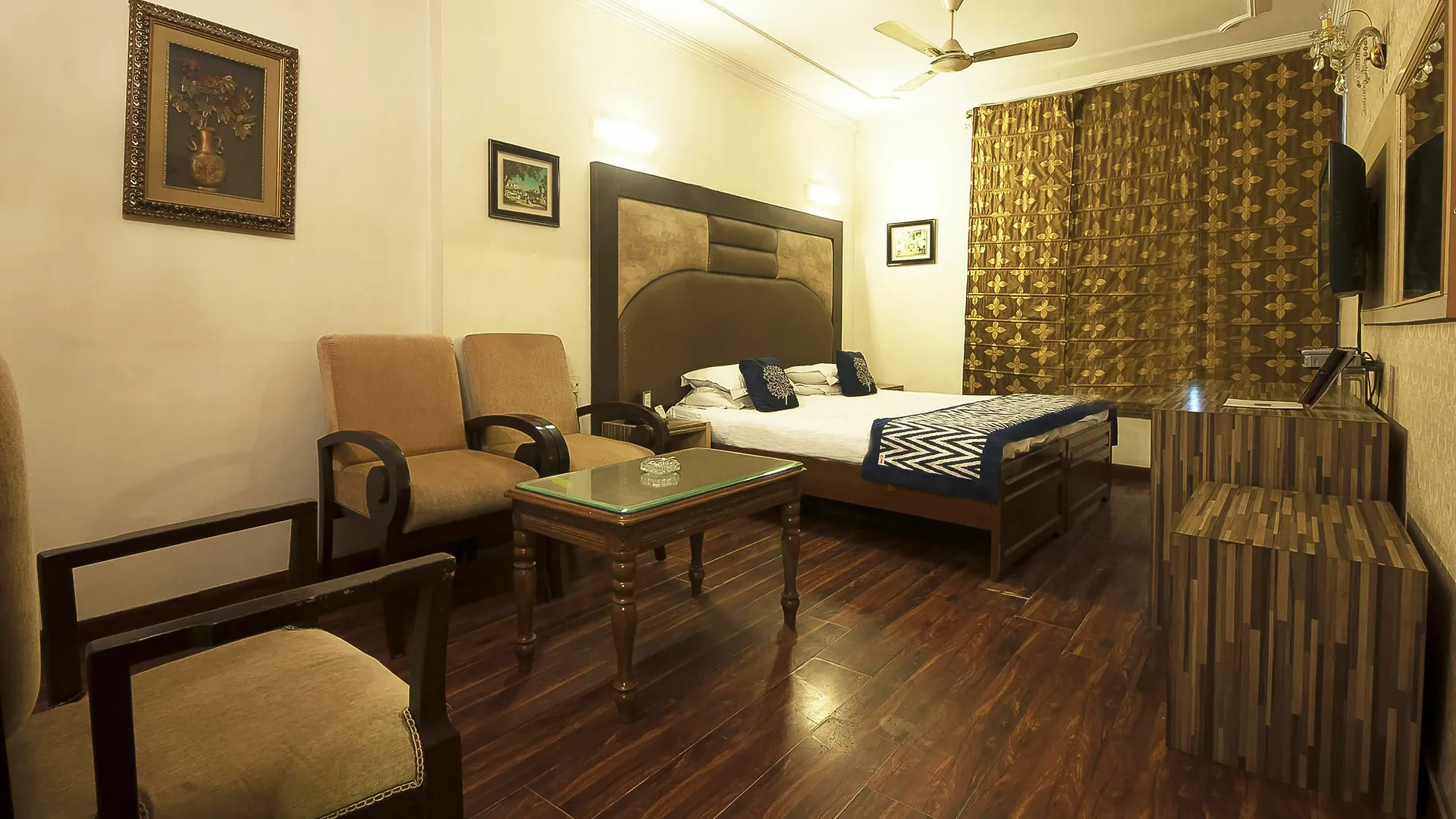 Golden Leaf Hotel New Delhi