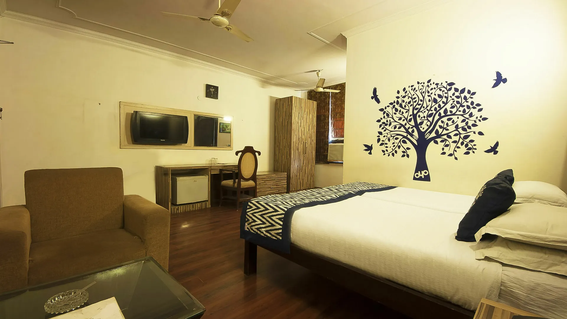 Golden Leaf Hotel New Delhi